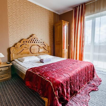 Everest Ivano-Frankivsk Extérieur photo