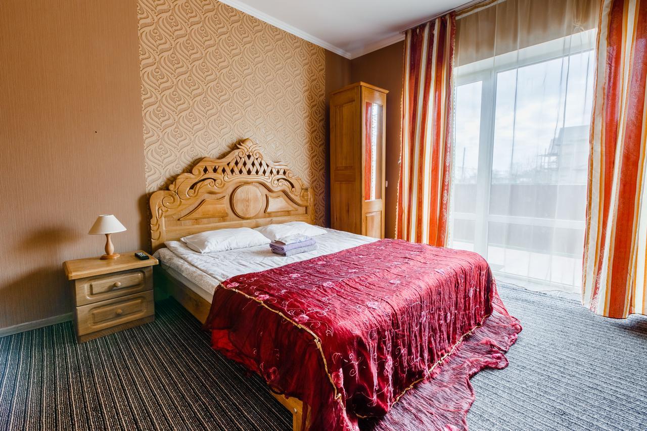 Everest Ivano-Frankivsk Extérieur photo